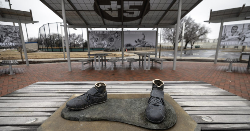 A bronze statue of legendary baseball pioneer Jackie Robinson was stolen from a park in Wichita, Kansas, during the early morning hours of Thursday.