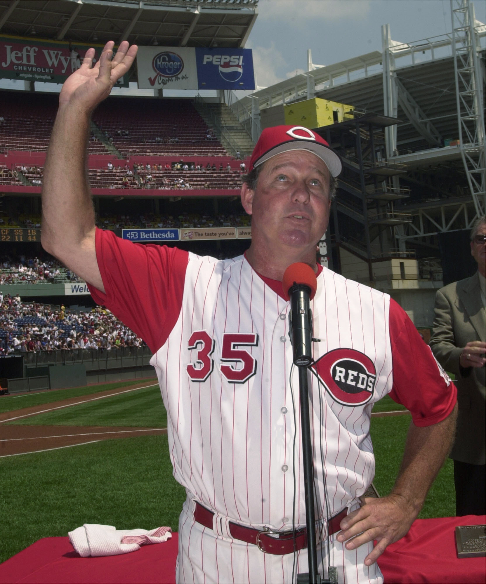 Don Gullett waves to the crowd before being inducted into the Cincinnati Reds Hall of Fame before the Reds played the New York Mets in Cincinnati on July 21, 2002.