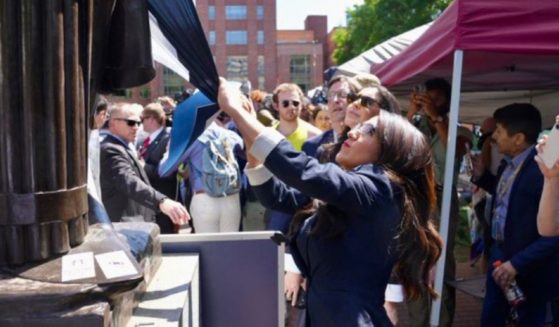 Rep. Lauren Boebert tries to remove a Palestinian flag covering a statue of George Washington at George Washington University in D.C.