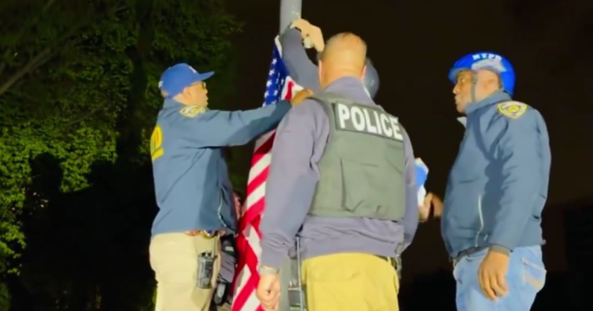 On Tuesday night, members of the NYPD took down a Palestinian flag and hoisted the American flag after removing ani-Israel protesters from City College of New York.