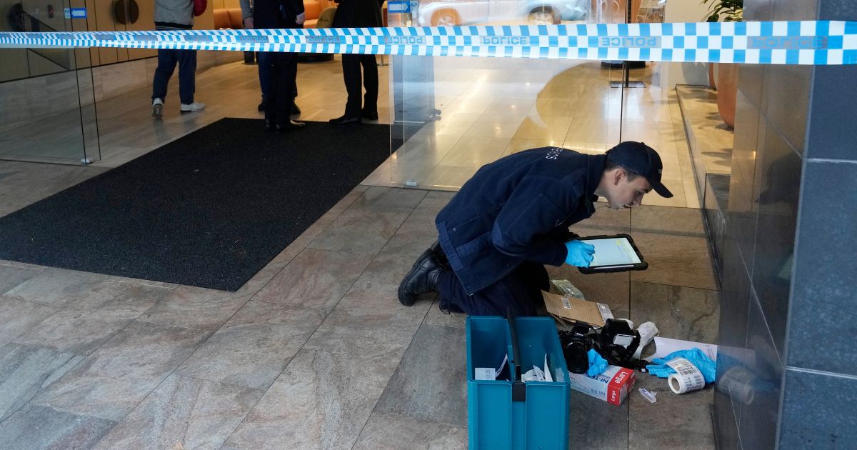 Police investigating vandalism at the U.S. consulate in Sydney